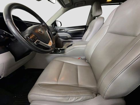 Used 2018 Toyota Highlander XLE FWD image 13