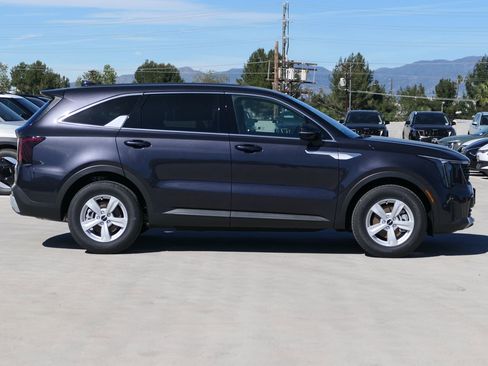 New 2026 Kia Sorento LX FWD image 2