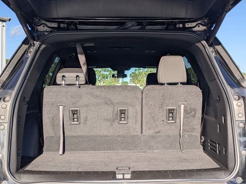 Used 2023 Chevrolet Traverse LT image 9