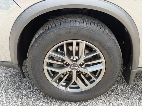 Used 2025 Nissan Rogue S FWD image 18
