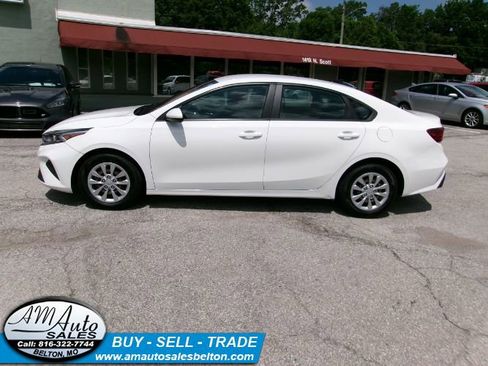 Used 2022 Kia Forte Sedan FWD image 2