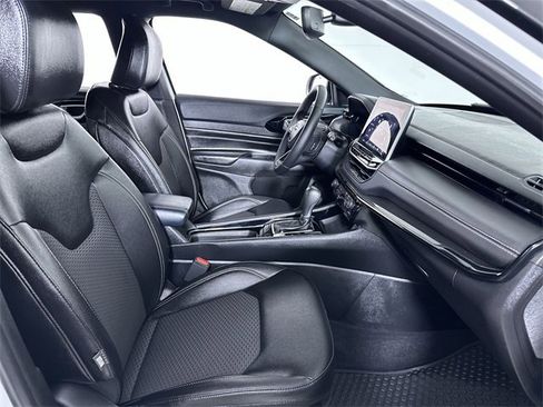 Used 2024 Jeep Compass Latitude w/ Convenience Group image 29