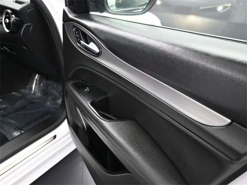 Used 2022 Alfa Romeo Stelvio Veloce image 40
