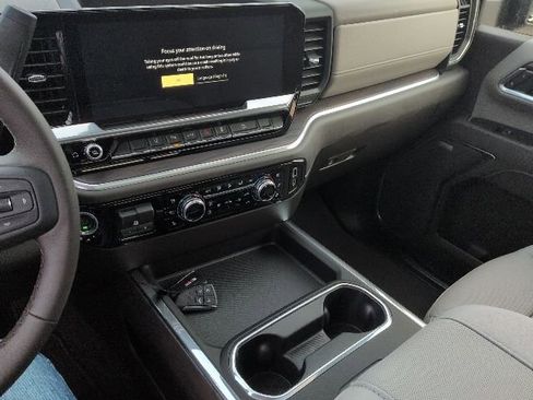 New 2026 GMC Sierra 2500 SLT w/ SLT Premium Package image 9