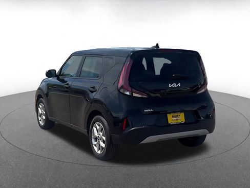 Used 2025 Kia Soul LX w/ LX Technology Package FWD image 11