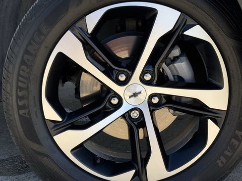 Certified 2025 Chevrolet Trax RS w/ Sunroof Package FWD image 11