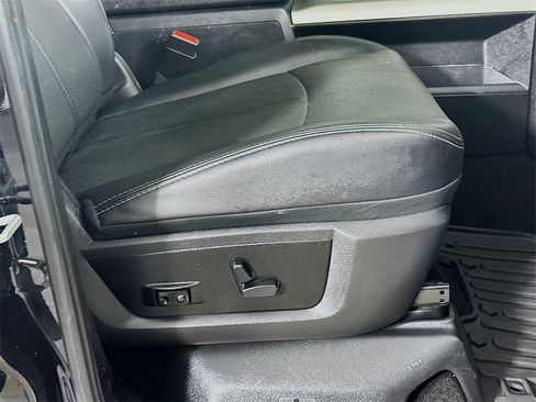 Used 2018 RAM 3500 Laramie image 23