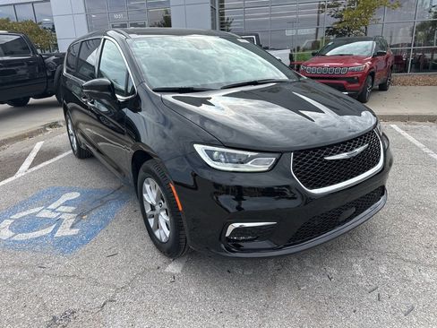 New 2026 Chrysler Pacifica Select image 7