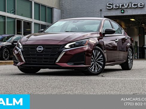 Used 2025 Nissan Altima 2.5 SV image 3