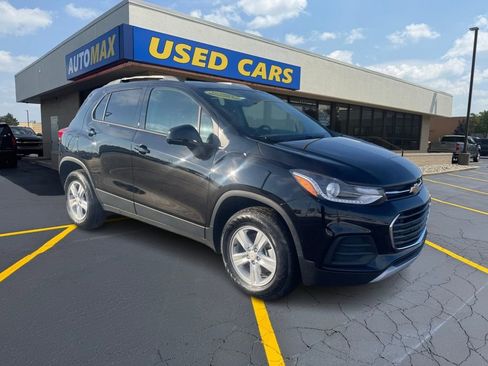Used 2022 Chevrolet Trax LT w/ LT Convenience Package image 4