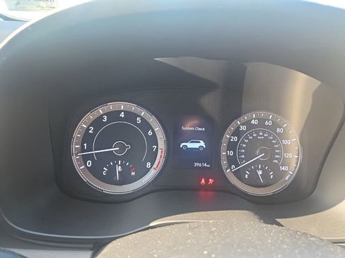 Certified 2022 Hyundai Venue SEL image 13