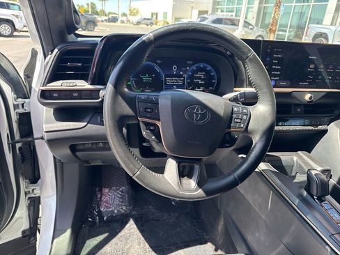Used 2023 Toyota Crown AWD/4WD image 16