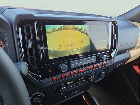 Used 2025 Nissan Frontier PRO-4X image 17