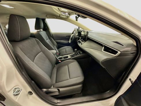Used 2025 Toyota Corolla LE FWD image 32