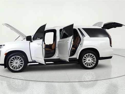 Used 2022 Cadillac Escalade Premium Luxury w/ Performance Package AWD/4WD image 6