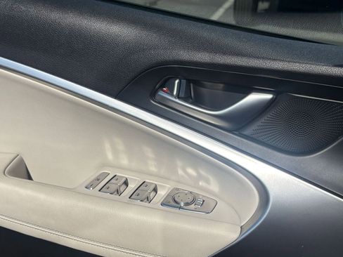 Used 2025 Genesis G70 2.5T AWD/4WD image 18