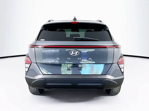 Used 2025 Hyundai Kona SEL FWD image 5