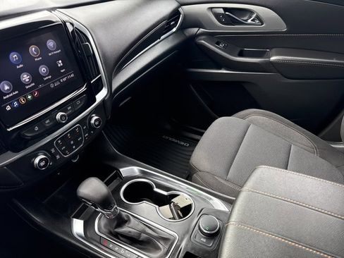 Used 2021 Chevrolet Traverse LT image 24