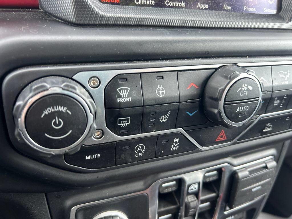 Used 2023 Jeep Wrangler Unlimited Rubicon w/ Cold Weather Group AWD/4WD image 10