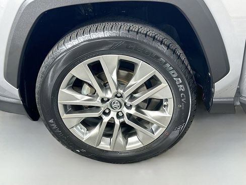 Certified 2019 Toyota RAV4 XLE Premium FWD image 31