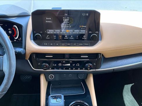 Used 2021 Nissan Rogue Platinum FWD image 7