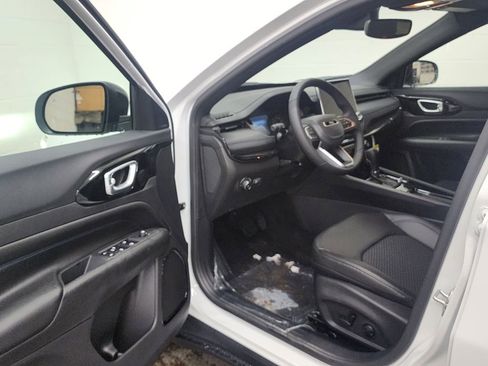 New 2026 Jeep Compass Latitude image 11