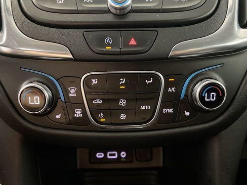Used 2023 Chevrolet Equinox LT FWD image 18