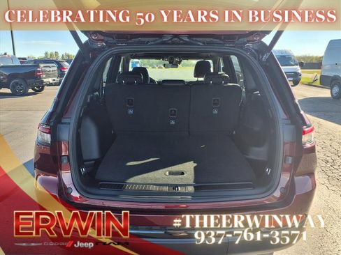 New 2025 Jeep Grand Cherokee Laredo image 9