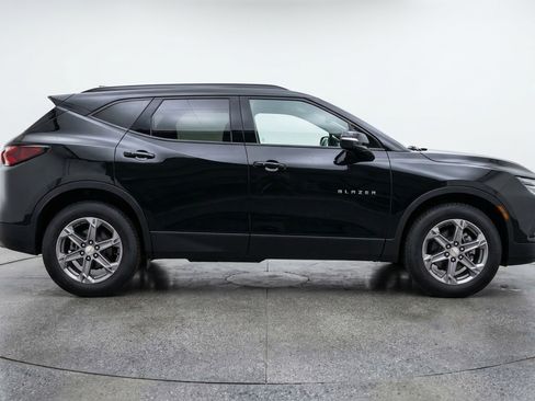 Used 2025 Chevrolet Blazer LT image 11