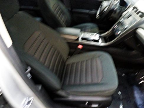 Used 2018 Ford Fusion SE FWD image 13