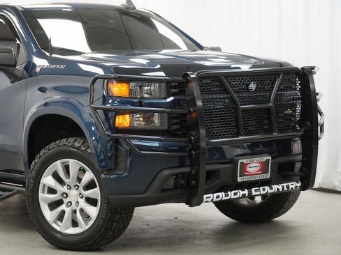 Used 2020 Chevrolet Silverado 1500 Custom w/ Custom Value Package image 3