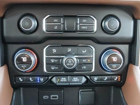 Used 2024 Chevrolet Tahoe High Country AWD/4WD image 32