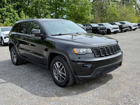 Used 2017 Jeep Grand Cherokee Limited RWD image 1