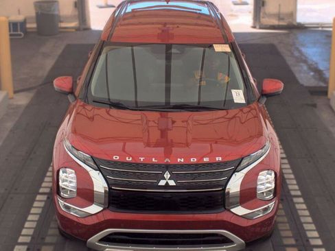 Used 2023 Mitsubishi Outlander SE FWD image 17