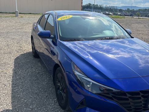 Used 2022 Hyundai Elantra SEL FWD image 2