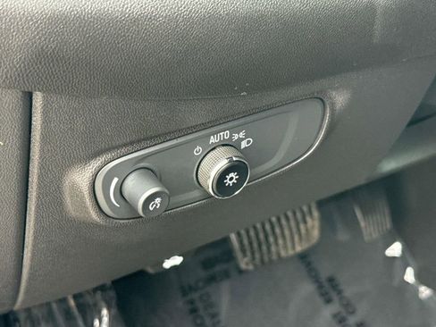 Used 2023 Chevrolet Equinox RS FWD image 28