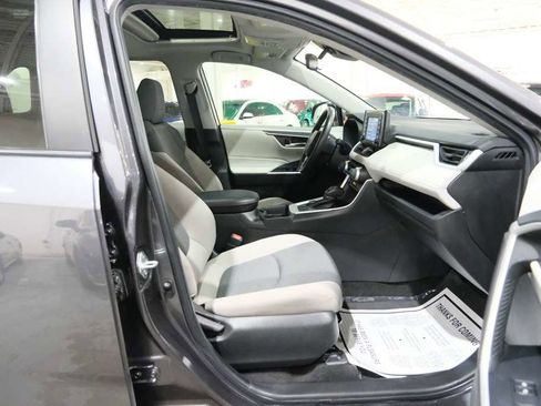 Used 2021 Toyota RAV4 XLE w/ Convenience Package image 32