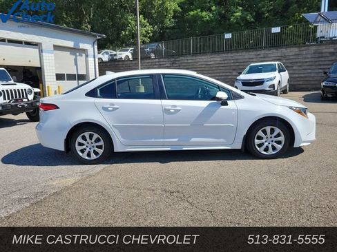 Used 2024 Toyota Corolla LE FWD image 7