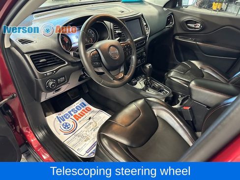 Used 2020 Jeep Cherokee Trailhawk image 17