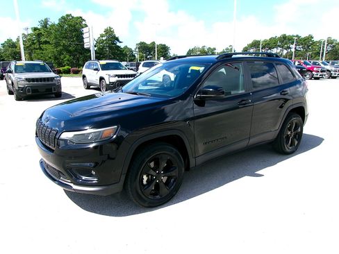 Used 2023 Jeep Cherokee Altitude Lux AWD/4WD image 2