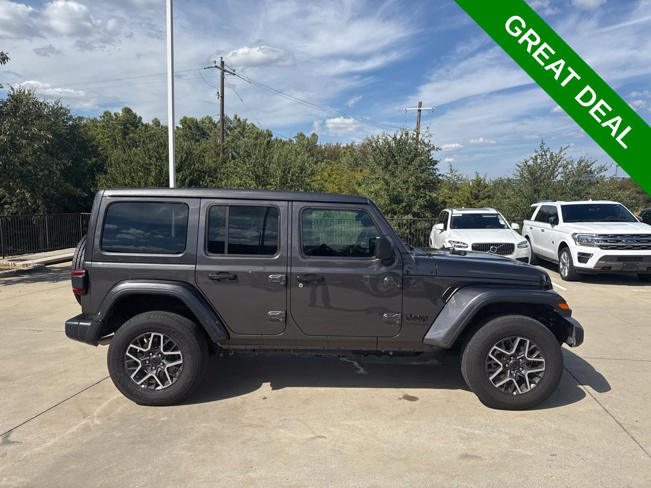 Used 2026 Jeep Wrangler Unlimited Sahara AWD/4WD image 4