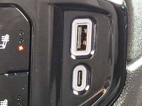 Used 2025 Chevrolet Silverado 2500 LT w/ Convenience Package image 24