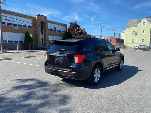 Used 2022 Ford Explorer XLT image 5