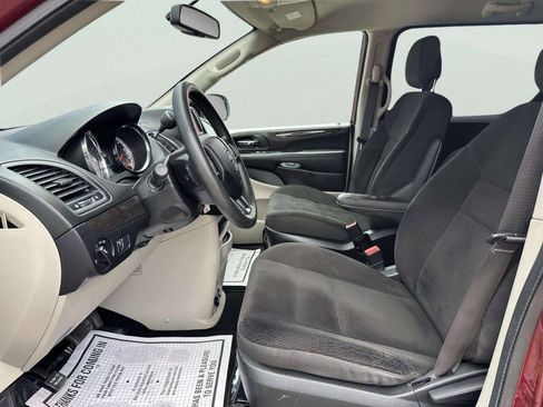 Used 2018 Dodge Grand Caravan SE w/ UConnect Hands-Free Group FWD image 10