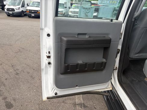 Used 2016 Ford F550 4x4 Crew Cab Super Duty image 33