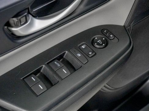 Used 2020 Honda CR-V LX image 17