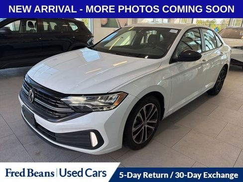Used 2024 Volkswagen Jetta Sport FWD image 3