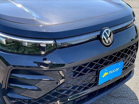 Used 2025 Volkswagen Tiguan SE R-Line AWD/4WD image 32