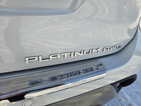 Used 2025 Toyota Highlander Platinum image 26
