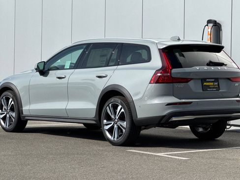 New 2026 Volvo V60 B5 Cross Country Plus w/ Climate Package AWD/4WD image 3